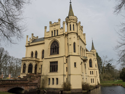 城堡和教会在德国城市媚眼图片