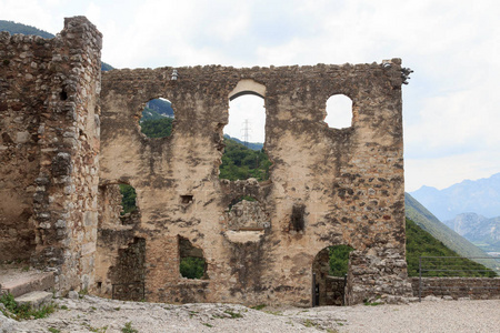 城堡废墟堡垒 Drena 在意大利的