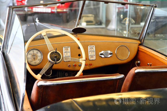 很老的汽车内饰