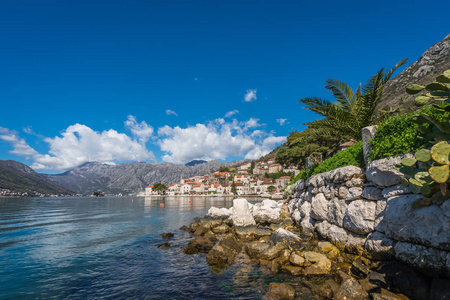 Perast 镇的看法