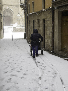 人扫雪