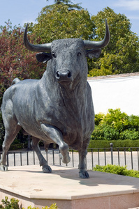 牛雕塑图片