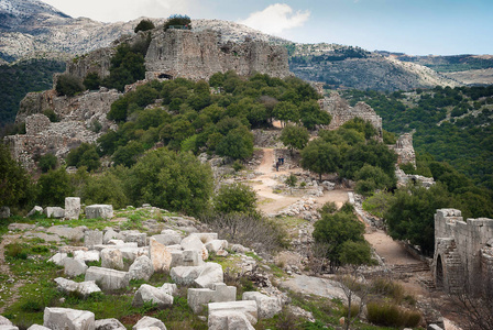 猎人堡垒的废墟 Mivtzar 猎人, 中世纪堡垒位于北部戈兰高地, 以色列