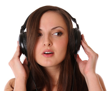 十几岁的女孩听音乐头戴式耳机图片