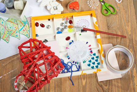 创意配件为制作工艺品和玩具, 手工构思。图稿工作区顶部视图