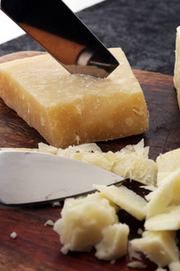 一个老正宗的 parmigiano reggiano 干酪与 chees