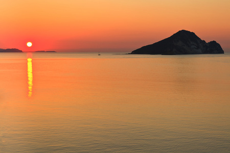 海上日出