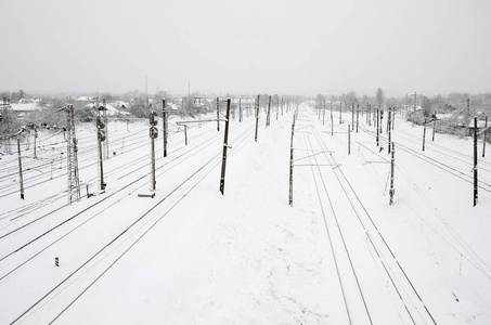 冬天铁路风景, 铁路路轨在雪覆盖的工业国家