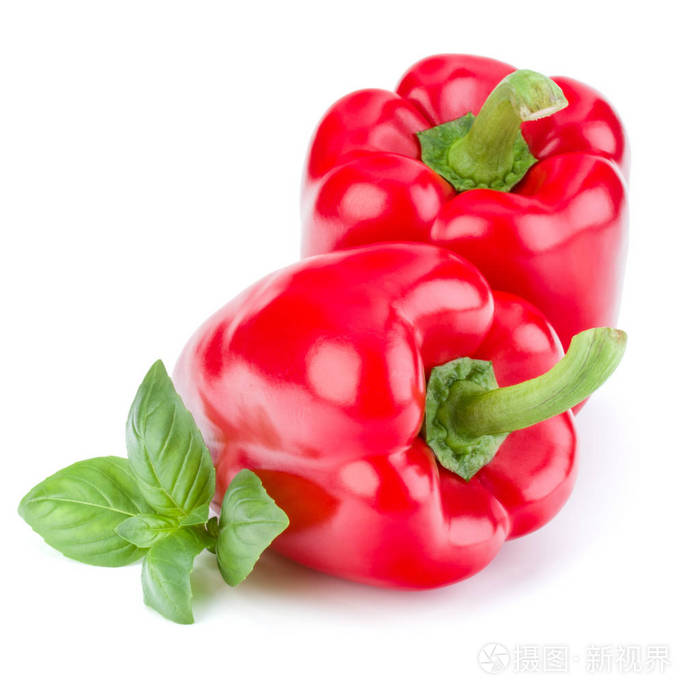 孤立在白色背景上的甜红椒片