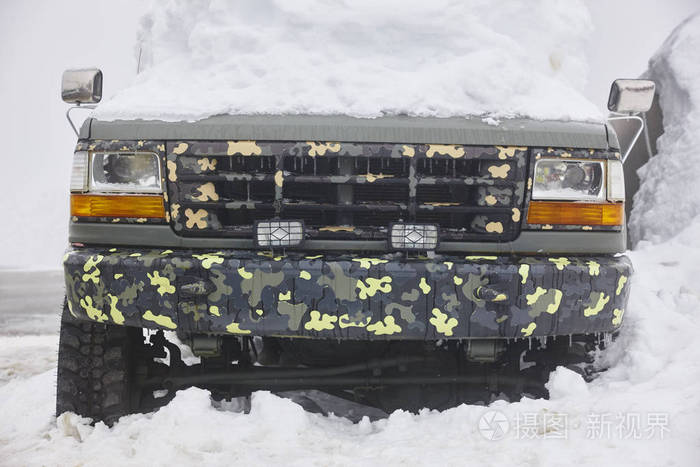 车被困在雪地里 寒冷的冬天时间照片 正版商用图片04fcvr 摄图新视界