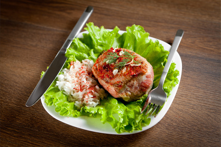 准备好更多准备好一顿早餐蔬菜与肉照片