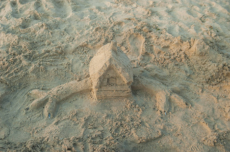 夏日日落海边沙滩雕塑图片