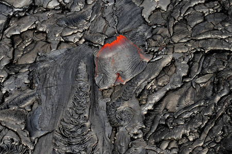 夏威夷附近的硬化熔岩基拉韦厄