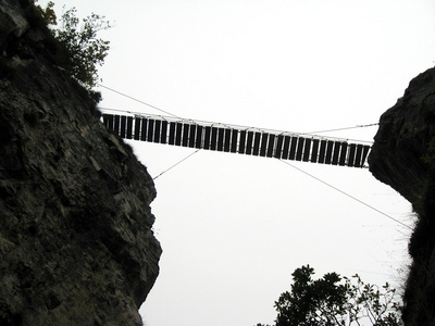 悬索桥在山图片