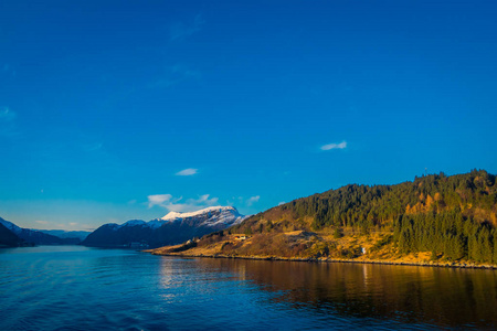 Hurtigruten 航行中海滨风光的美丽户外景观