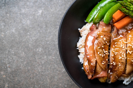 照烧鸡肉盖饭