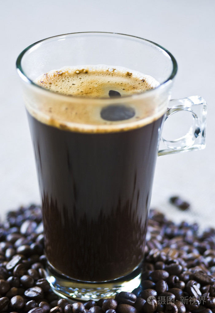 黑咖啡在杯中