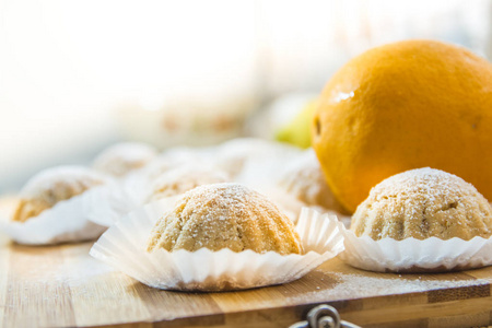 橘子和柠檬做成的曲奇饼。自制有机厨房饼干