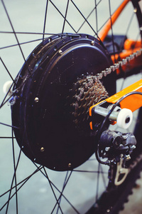 强大的电动自行车马达安装在车轮, 电机车轮, 绿色技术, 环境护理