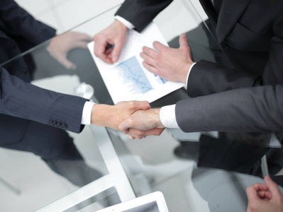 商务男士握手.经营理念照片