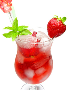 用草莓果汁冷饮料