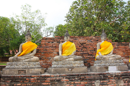 在泰国的旧佛雕像。