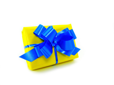 黄色礼品盒与孤立白底蓝色 robbon