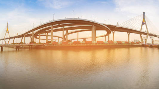 泰国曼谷河前全景双吊桥