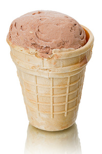 巧克力冰淇淋华夫杯中