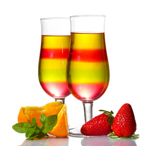 眼镜和孤立在白色的水果水果软糖