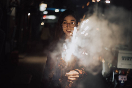 美丽的亚洲日本女孩街道肖像