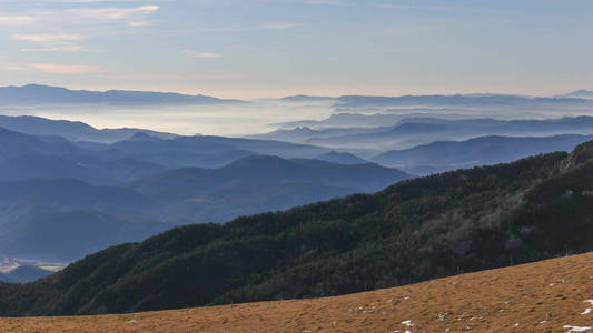 美丽的西班牙风景从山 Montseny