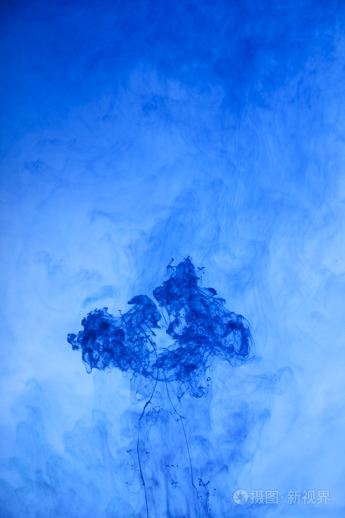 蓝色的烟雾背景