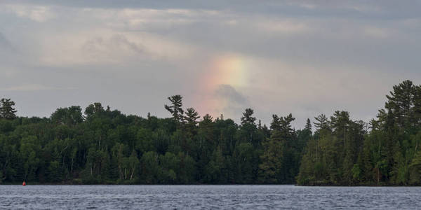 风景秀丽的湖在日落, 森林的湖, 安大略, 加拿大