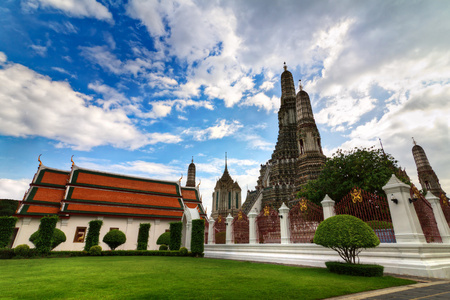 寺王庙在曼谷在右侧图片
