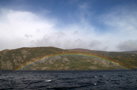 萨纳布里亚湖与彩虹