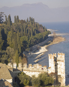 在爱尔兰 Lazise 湖的设防, 意大利