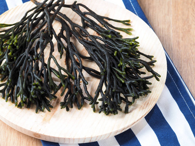 可食用的绿色海藻在家庭 codiaceae.