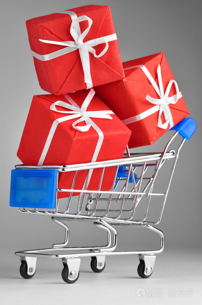 购物车与礼物的特写