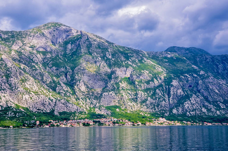 美丽的风景 Perast历史小镇在博卡 Kotor 海湾博卡博卡科托尔斯卡, 黑山, 欧洲。Kotor 湾是联合国教科文组织世