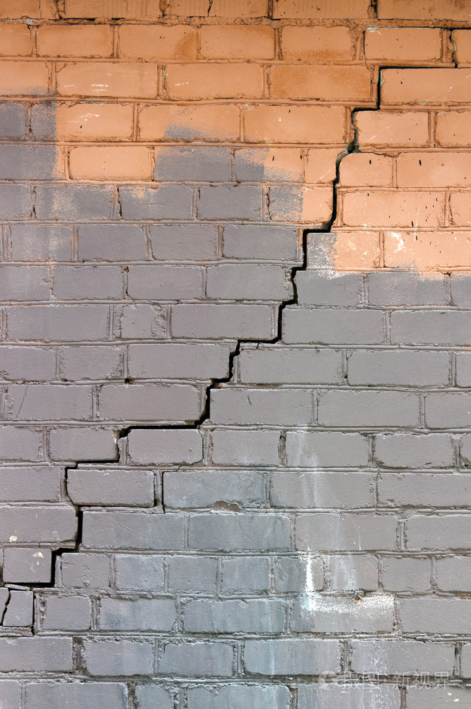 在砖墙中的裂缝