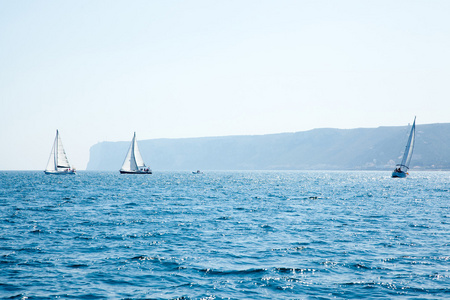 小船在地中海航行与帆船帆船赛
