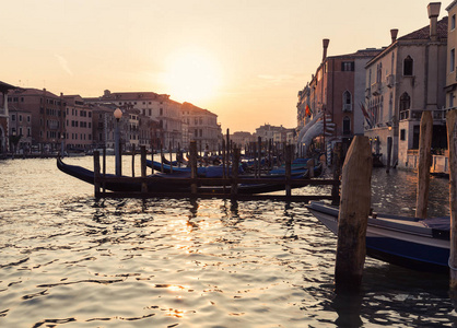 威尼斯  日落查看河运河和传统的威尼斯建筑