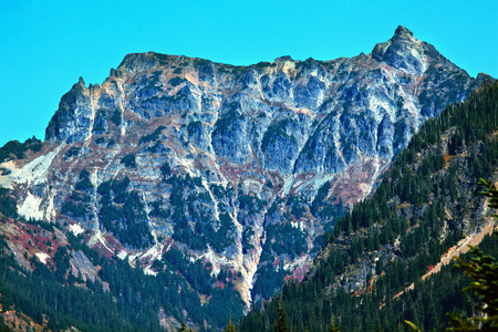 装载 chikamin 高峰 snoqualme 通过国家森林是韦纳奇