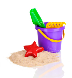 儿童沙滩玩具和孤立在白色的沙
