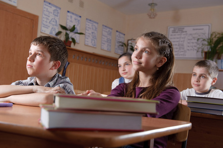 课小学生图片-课小学生素材-课小学生插画-摄图新视界