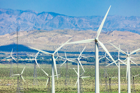 戏剧性风电在加州沙漠的农场