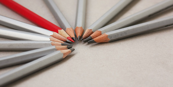 行的铅笔图片-行的铅笔素材-行的铅笔插画-摄图新视界