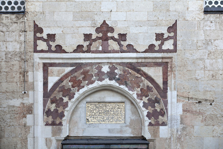 图案和阿拉伯文编写的脚本的旧清真寺，埃迪尔内土耳其