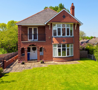 一所新房子带花园照片